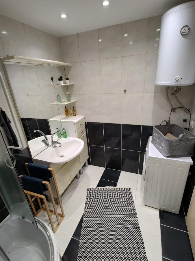 Studio Apartman Karler Карловац Экстерьер фото