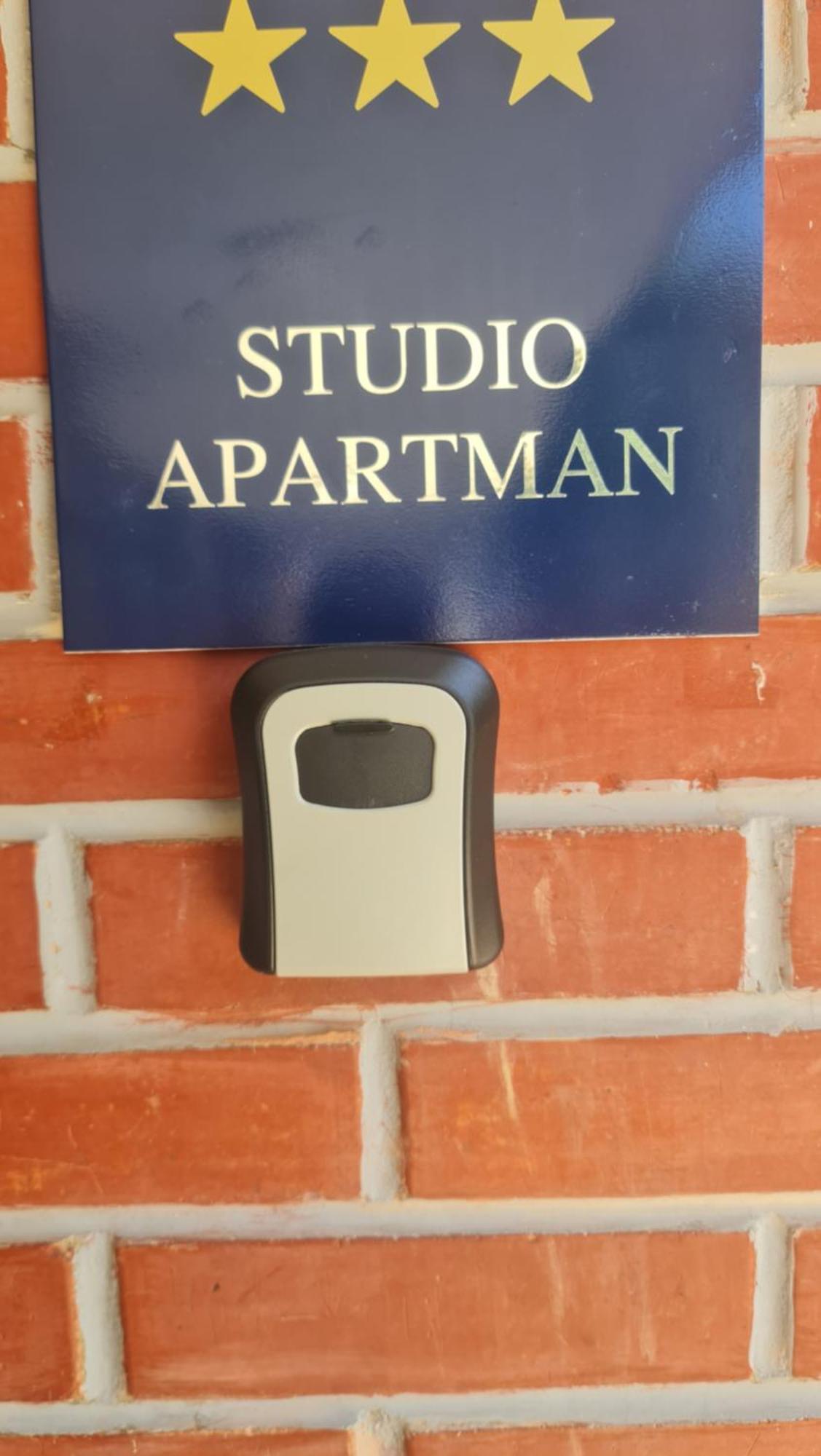 Studio Apartman Karler Карловац Экстерьер фото